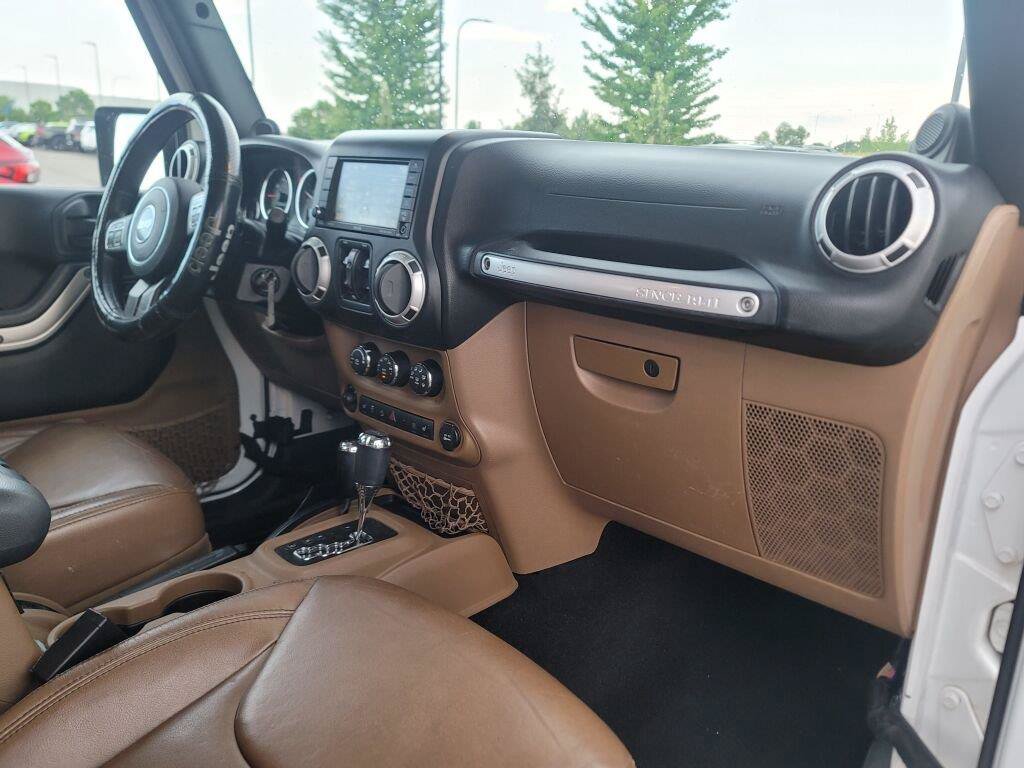 Used 2013 Jeep Wrangler Unlimited Sahara AWD/4WD image 6