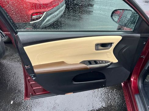 Used 2016 Toyota Avalon Touring image 10