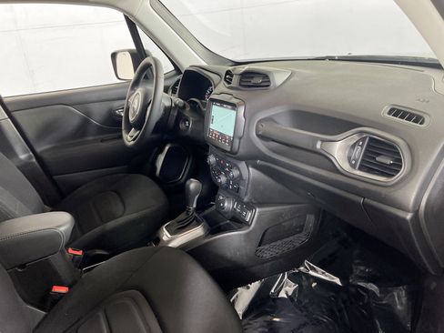 Used 2022 Jeep Renegade Latitude AWD/4WD image 27