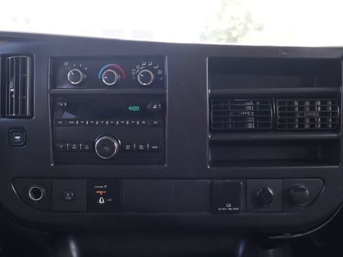 Used 2017 Chevrolet Express 3500 LT RWD image 34