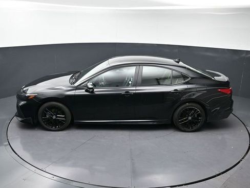 Used 2025 Toyota Camry SE FWD image 30