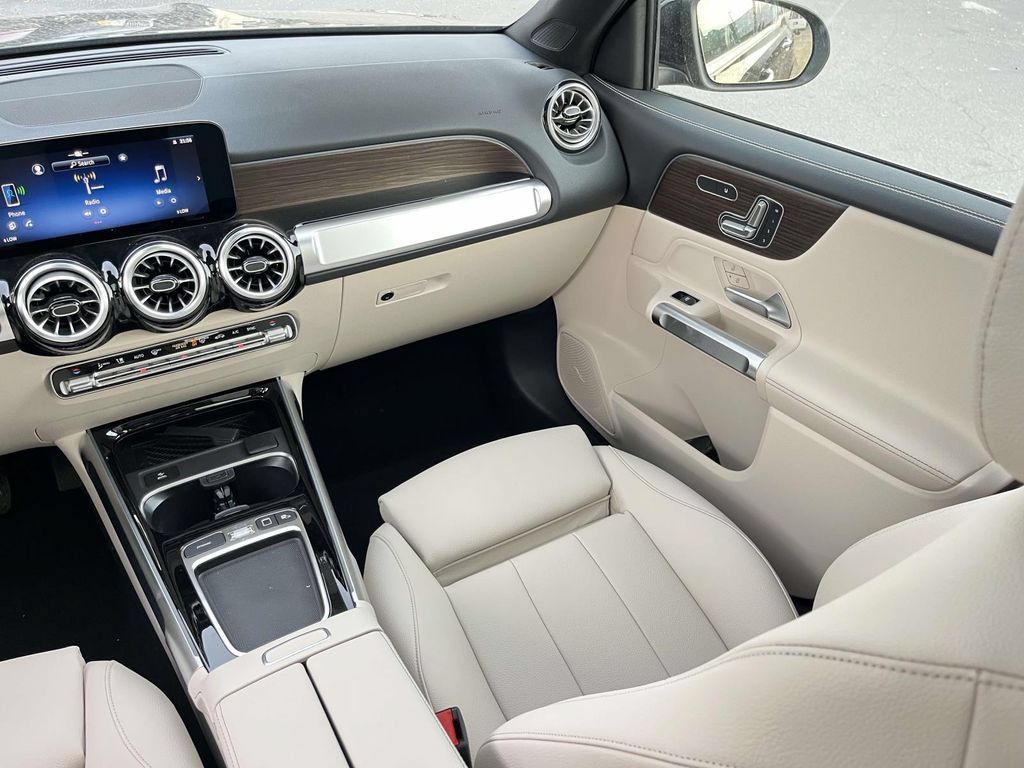 Certified 2026 Mercedes-Benz GLB 250 4MATIC image 27