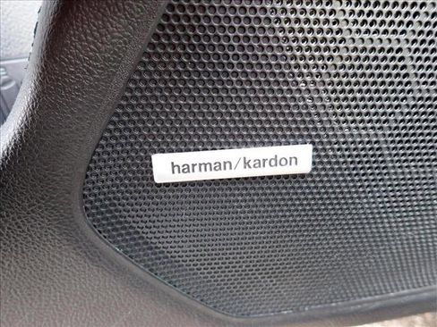 Used 2018 Subaru Outback 3.6R Limited image 16