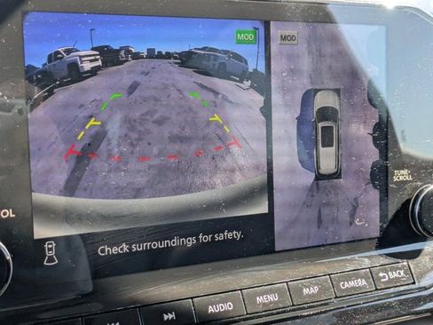 Used 2025 Nissan Pathfinder SL image 19