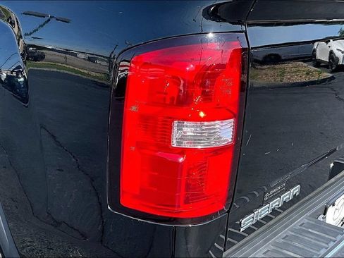 Used 2015 GMC Sierra 2500 SLT w/ Suspension Package, Off-Road RWD image 31