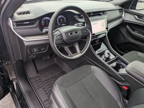New 2026 Jeep Grand Cherokee Altitude AWD/4WD image 9