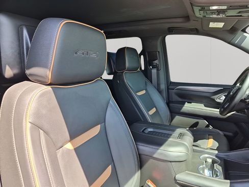 Used 2024 GMC Yukon AT4 w/ Technology Package AWD/4WD image 17