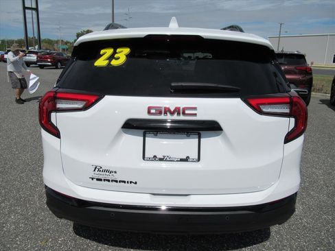 Used 2023 GMC Terrain SLT w/ Elevation Edition image 6