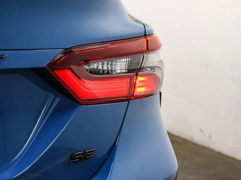 Used 2024 Toyota Camry SE FWD image 11