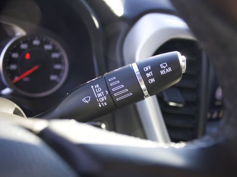 Used 2023 GMC Acadia SLT image 17