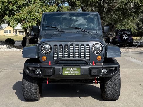 Used 2017 Jeep Wrangler Unlimited Sahara image 2
