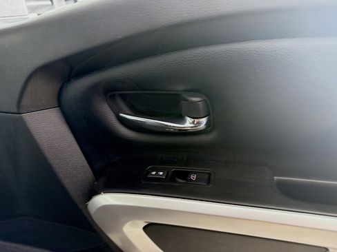 Used 2024 Nissan Titan SV w/ SV Convenience Package RWD image 31