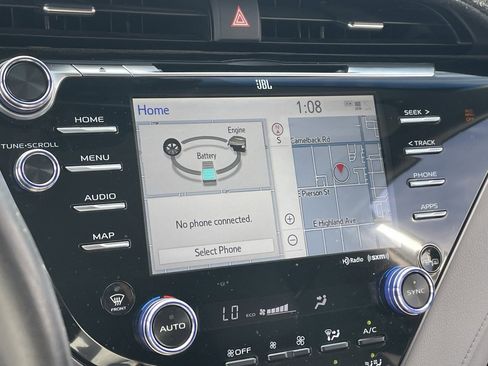 Used 2020 Toyota Camry XLE image 6