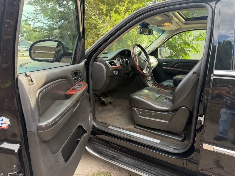 Used 2009 Cadillac Escalade AWD image 9