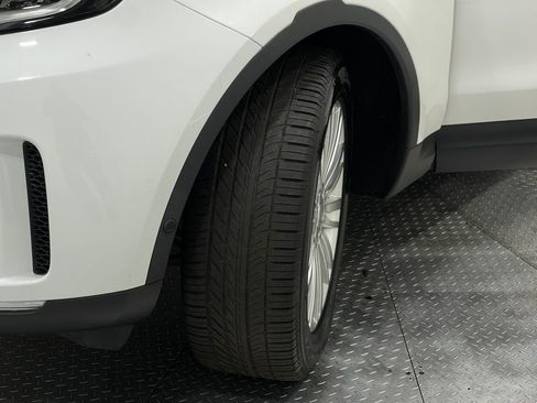 Used 2018 Land Rover Discovery HSE image 39