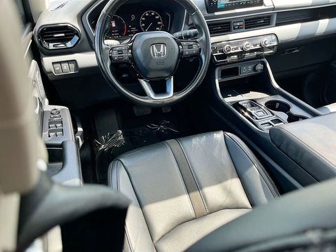 Used 2025 Honda Pilot Touring image 24