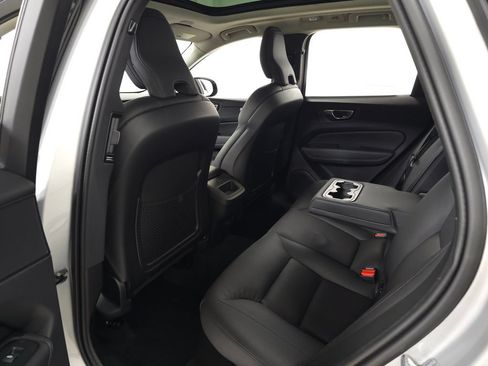 Certified 2025 Volvo XC60 B5 Plus AWD/4WD image 32