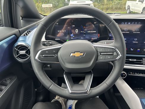 New 2026 Chevrolet Equinox EV LT image 17