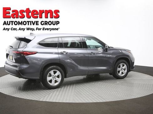 Used 2022 Toyota Highlander LE image 43