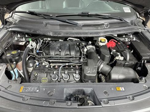 Used 2019 Ford Explorer XLT w/ Equipment Group 202A AWD/4WD image 32