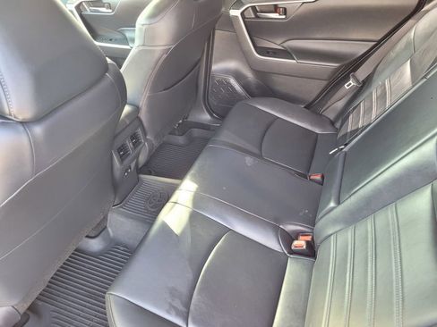 Used 2020 Toyota RAV4 XLE Premium image 11