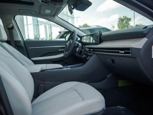 New 2026 Hyundai Sonata Limited image 9