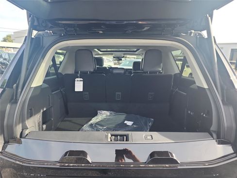 New 2025 Ford Expedition Max Platinum w/ Driver's Package image 22
