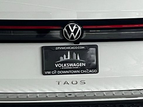 New 2025 Volkswagen Taos SE image 34