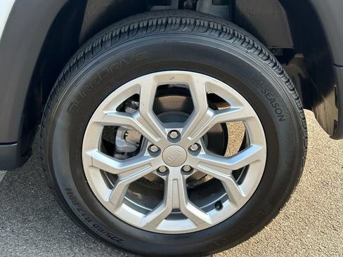 Used 2024 Jeep Compass Latitude AWD/4WD image 35