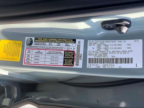 Used 2026 Toyota Tundra Limited AWD/4WD image 32