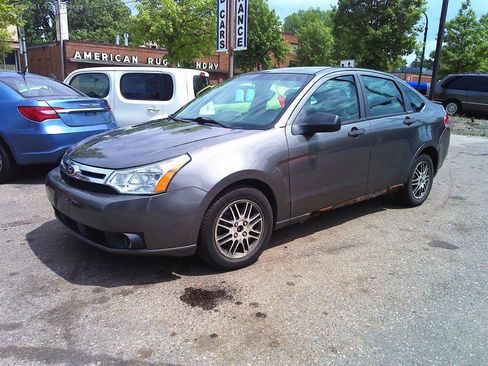 Used 2011 Ford Focus SE w/ 201A Rapid Spec Order Code FWD image 2