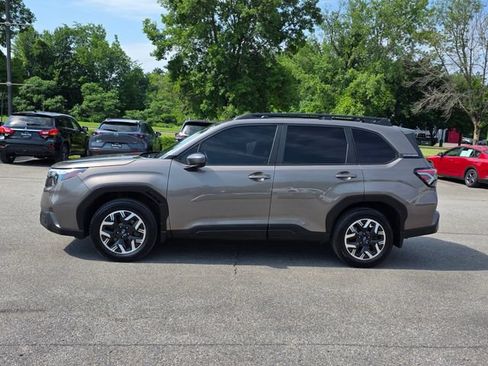 Used 2025 Subaru Forester Premium AWD/4WD image 5