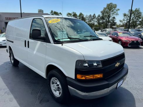 Used 2020 Chevrolet Express 3500 w/ Driver Convenience Package RWD image 7