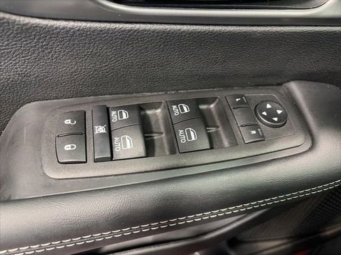 Used 2026 Chrysler Pacifica Select image 14