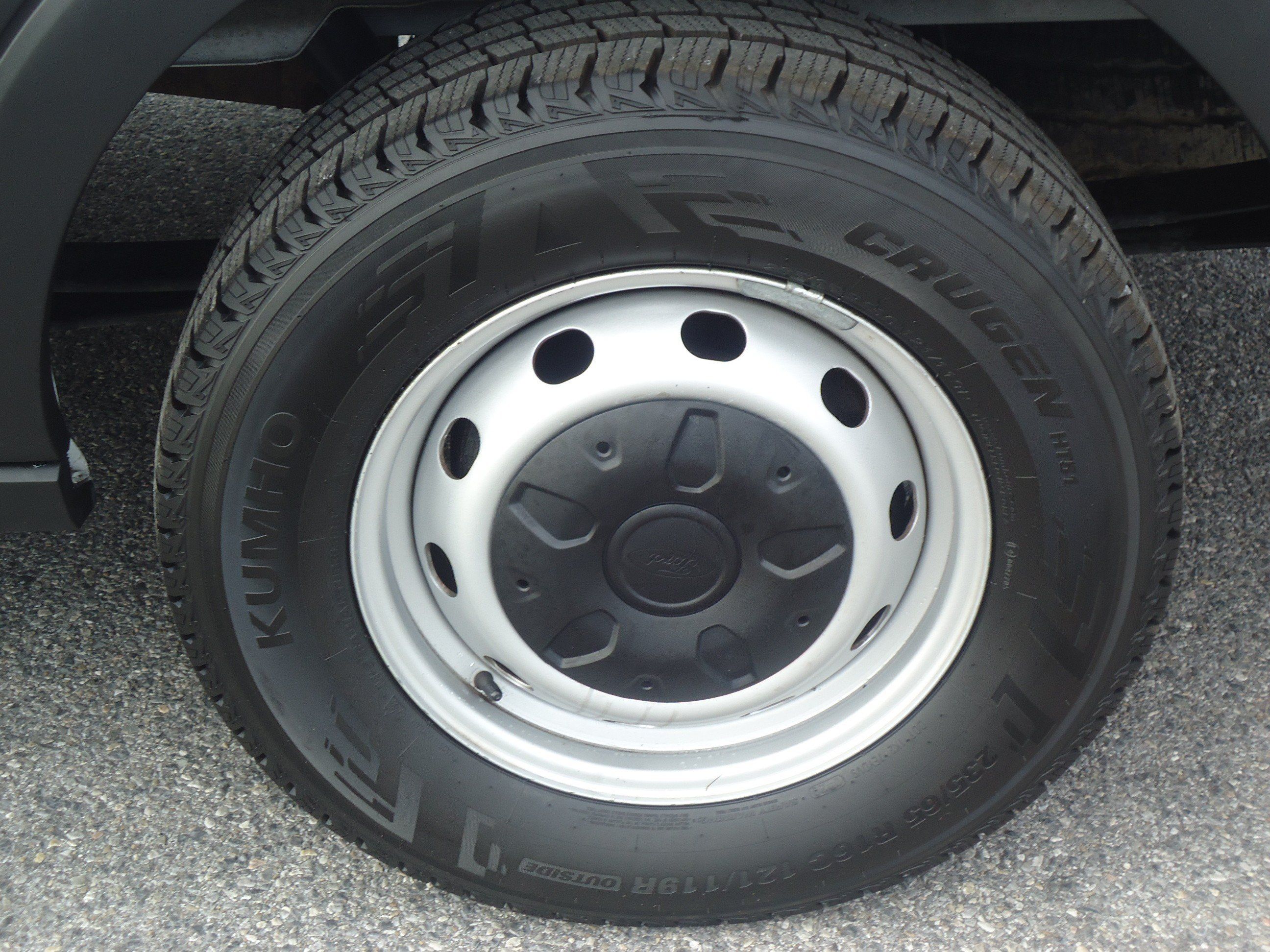 Used 2024 Ford Transit 150 Low Roof RWD image 9