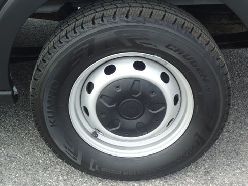 Used 2024 Ford Transit 150 Low Roof RWD image 9