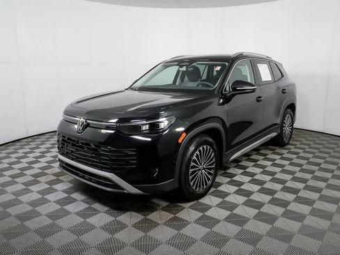 Certified 2025 Volkswagen Tiguan S w/ 18" Wheel Package image 32