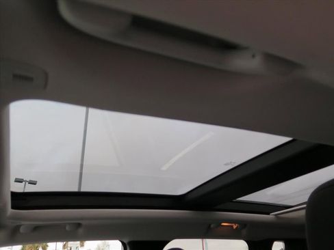 Used 2018 Jeep Renegade Altitude w/ UConnect 8.4 Nav Group image 10