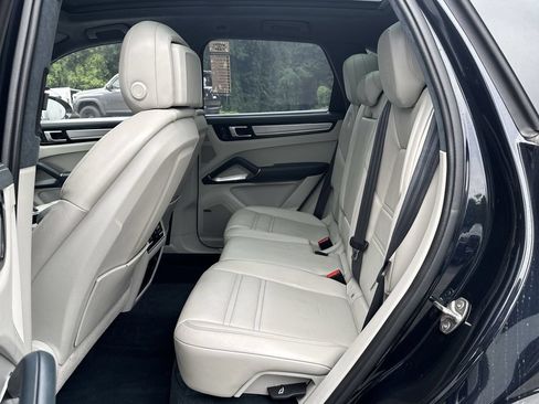 Used 2023 Porsche Cayenne Turbo S AWD/4WD image 29