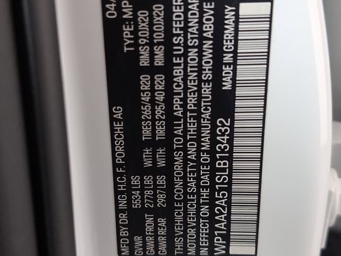 Certified 2025 Porsche Macan image 27