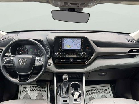 Used 2021 Toyota Highlander XLE AWD/4WD image 21