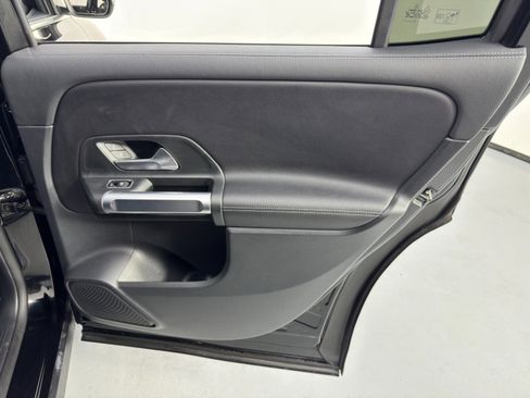 Used 2022 Mercedes-Benz GLB 250 w/ Premium Package image 45