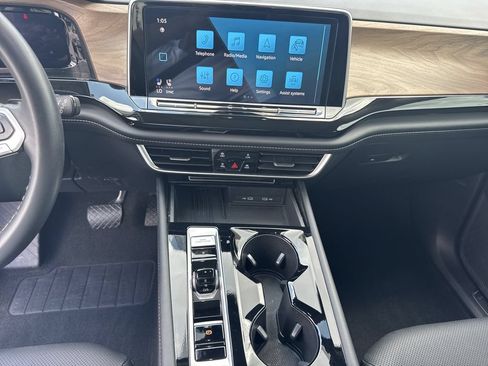 Used 2025 Volkswagen Atlas SE w/ Panoramic Sunroof Package FWD image 28