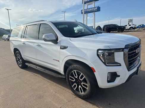 Used 2024 GMC Yukon XL AT4 image 3
