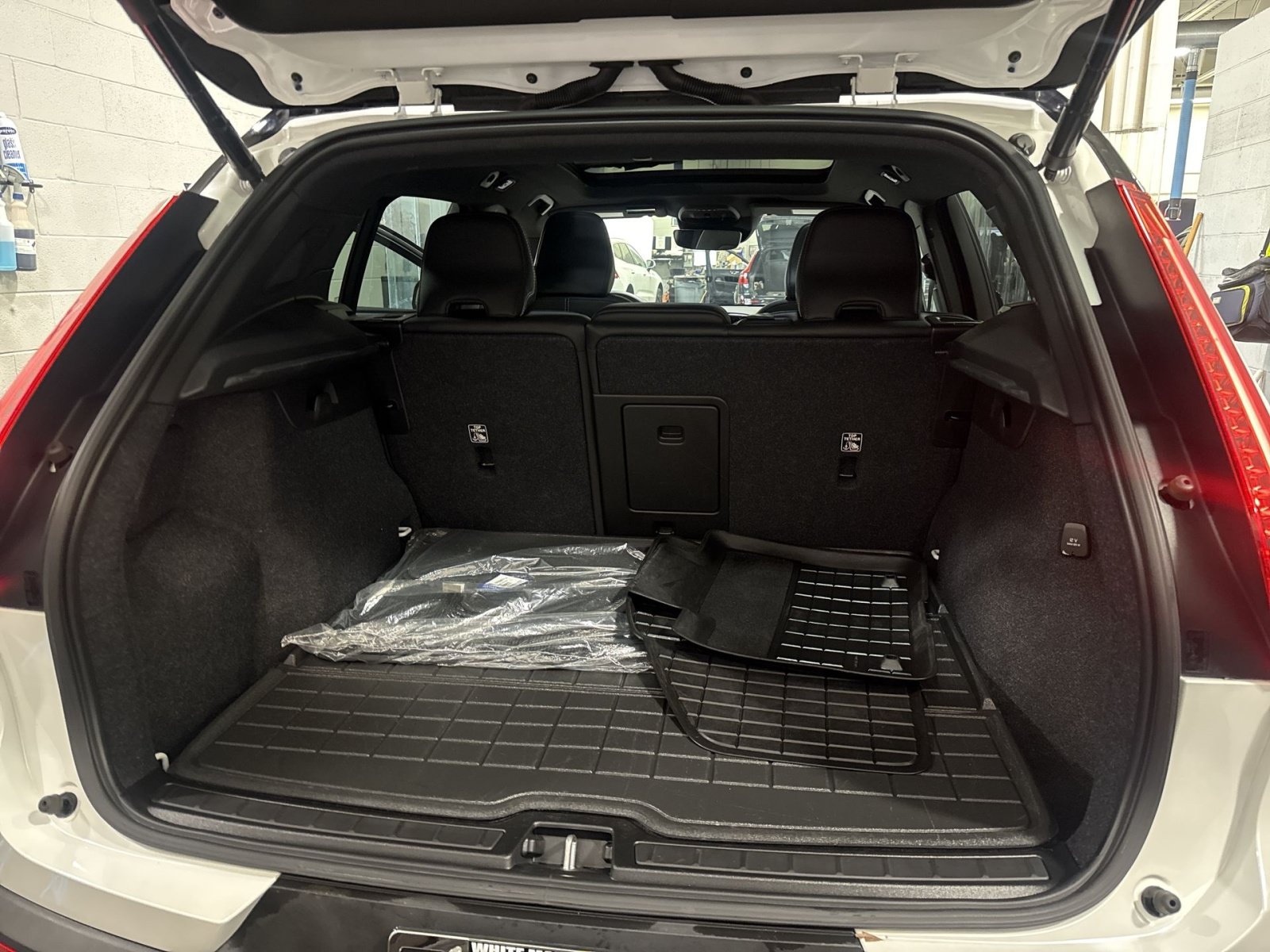 Used 2021 Volvo XC40 T5 R-Design w/ Advanced Package AWD/4WD image 34