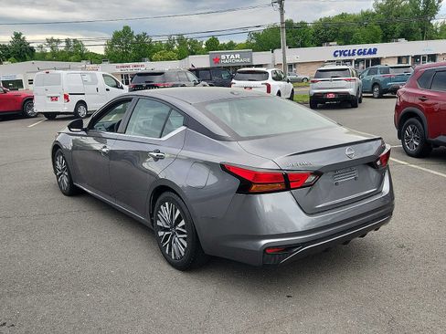 Used 2024 Nissan Altima 2.5 SV FWD image 6