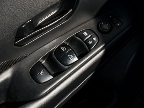 Used 2022 Nissan Kicks S FWD image 9