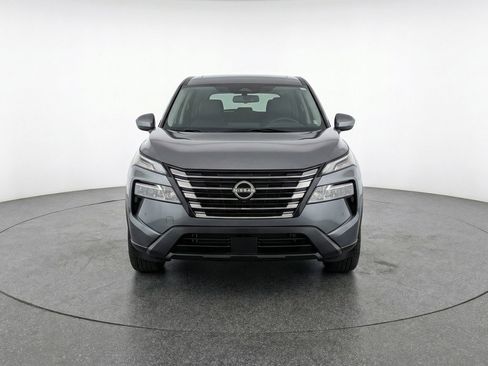 Used 2025 Nissan Rogue SV image 2