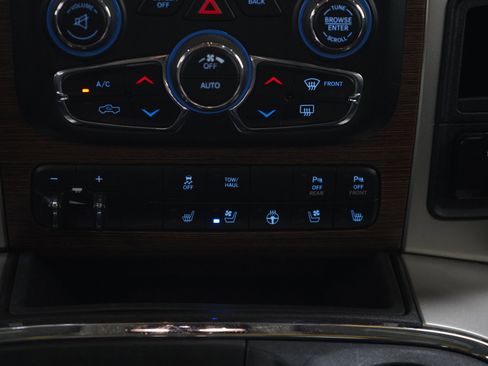 Used 2016 RAM 2500 Laramie w/ Convenience Group AWD/4WD image 20