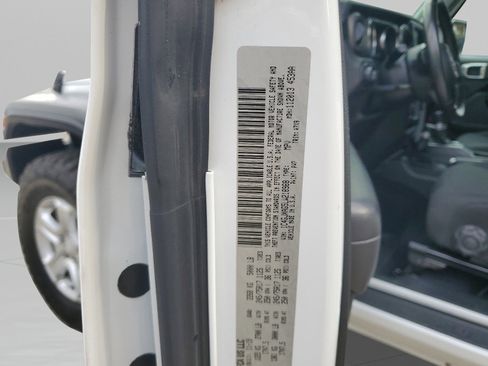 Certified 2020 Jeep Wrangler Sport S image 29